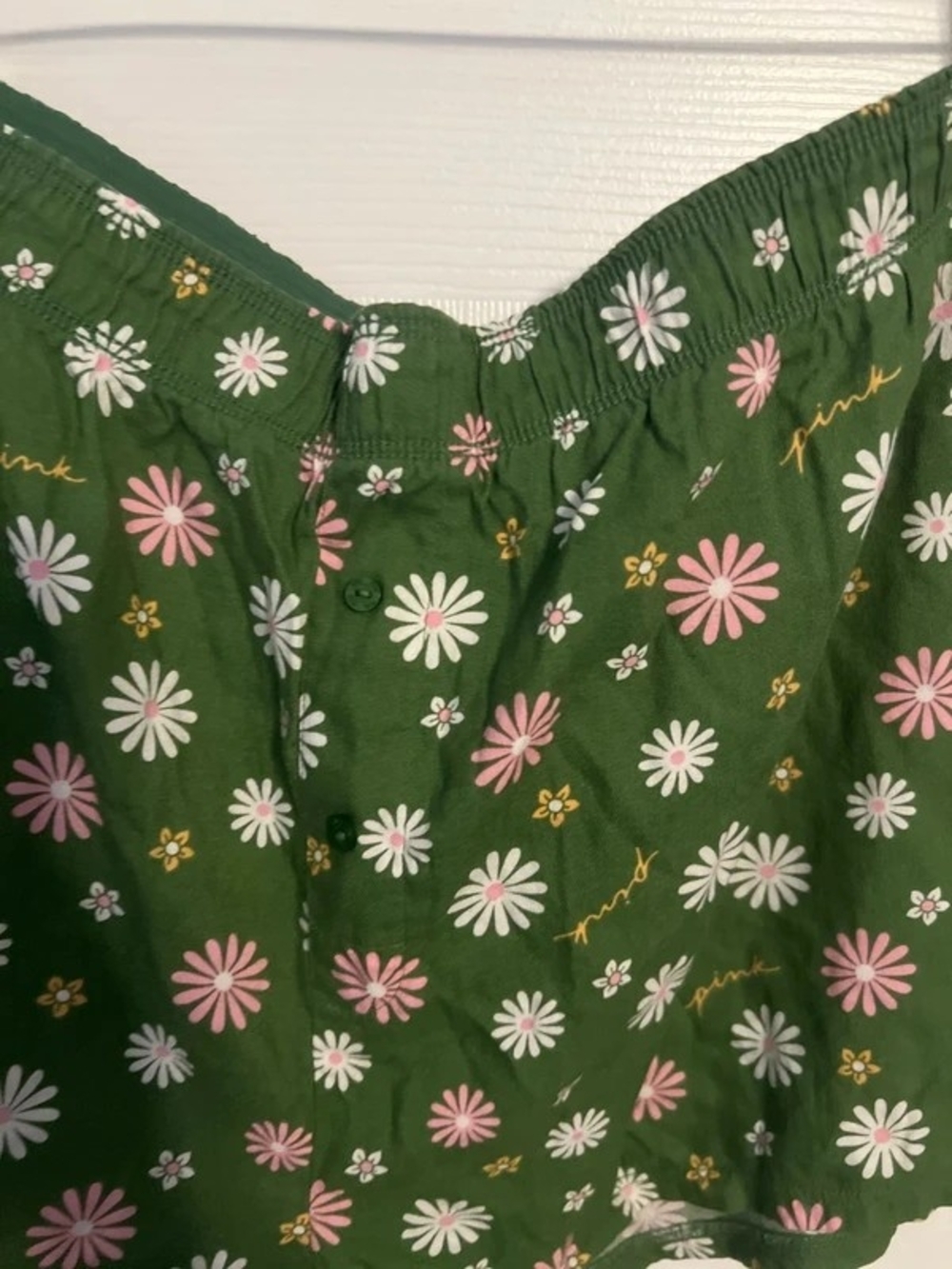 PINK Victoria's Secret Green Daisy Print Shorts - Picture 2 of 3